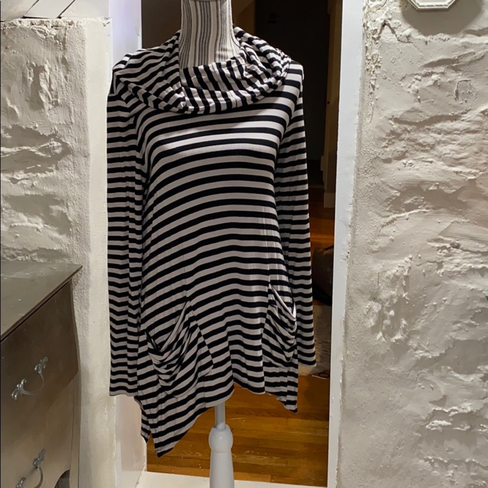Long sleeve jersey shirt with hood